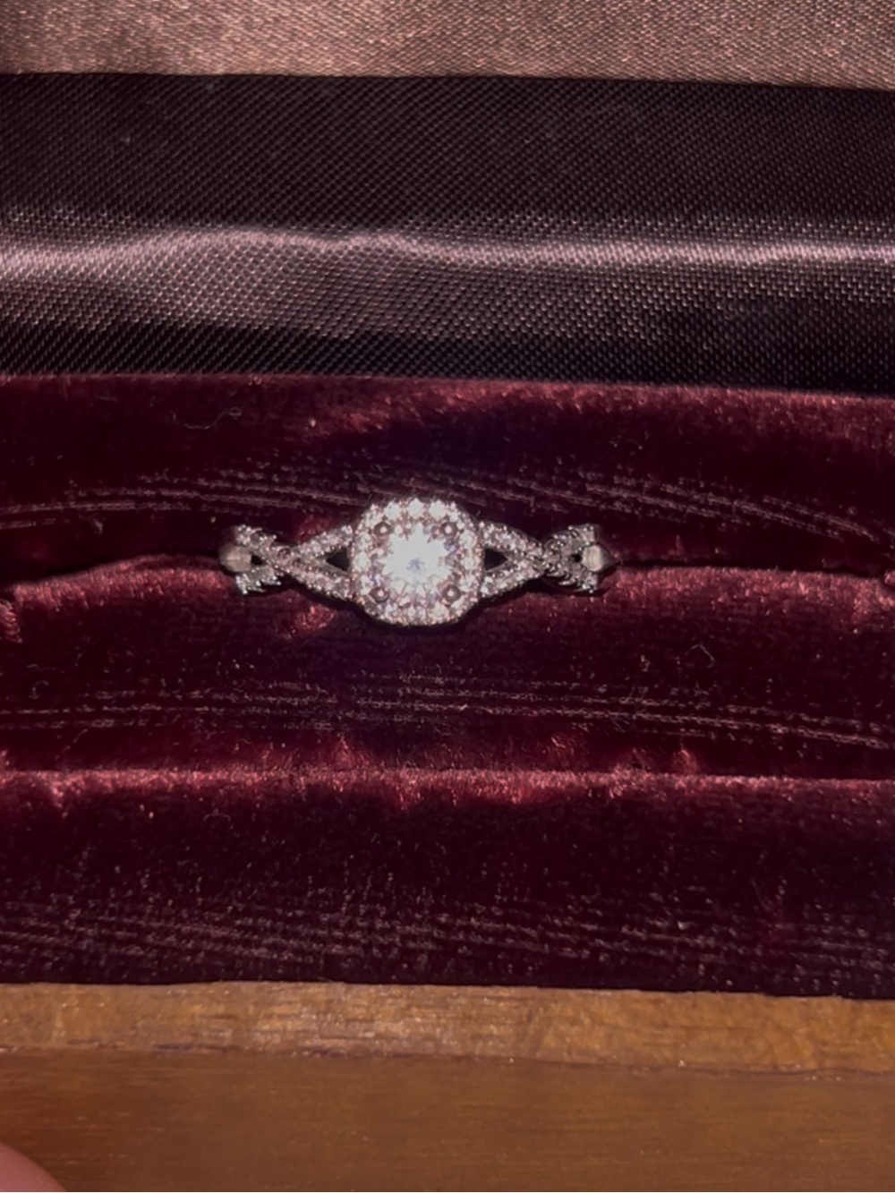 Sparkling Twisted Ring